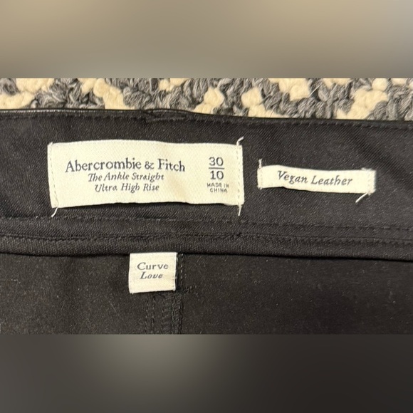 ABERCROMBIE & FITCH Vegan Leather Ultra High Rise Curve Love Ankle Pant in Black - Picture 8 of 9